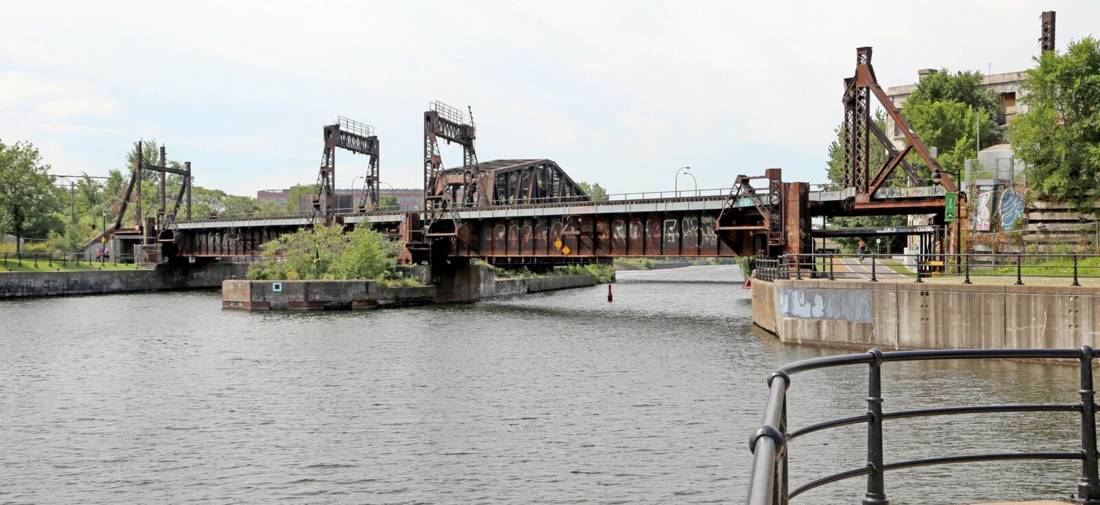 Vue du pont CN Wellington, au canal de Lachine
